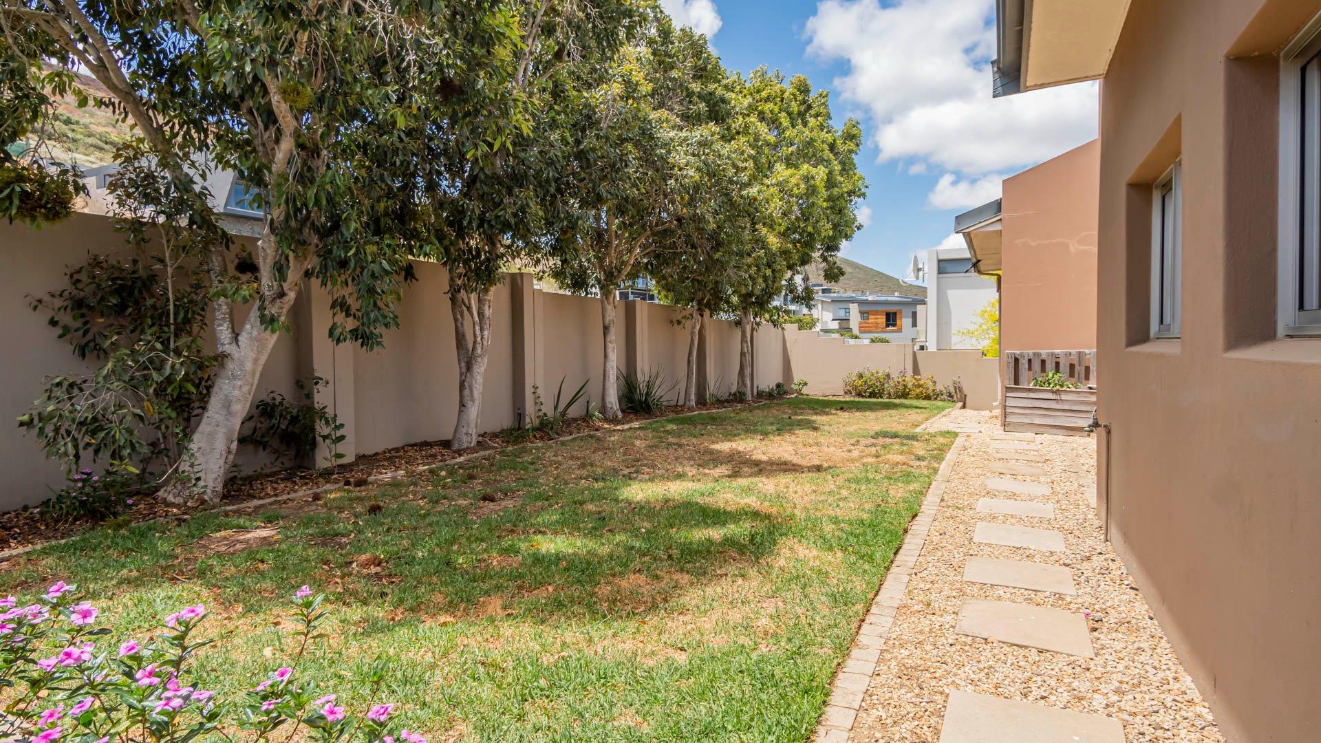 4 Bedroom Property for Sale in Baronetcy Estate Western Cape